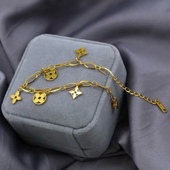 Four Leaf Clover Gold Plated Chain Charms Bracelet - Picture 6 of 7